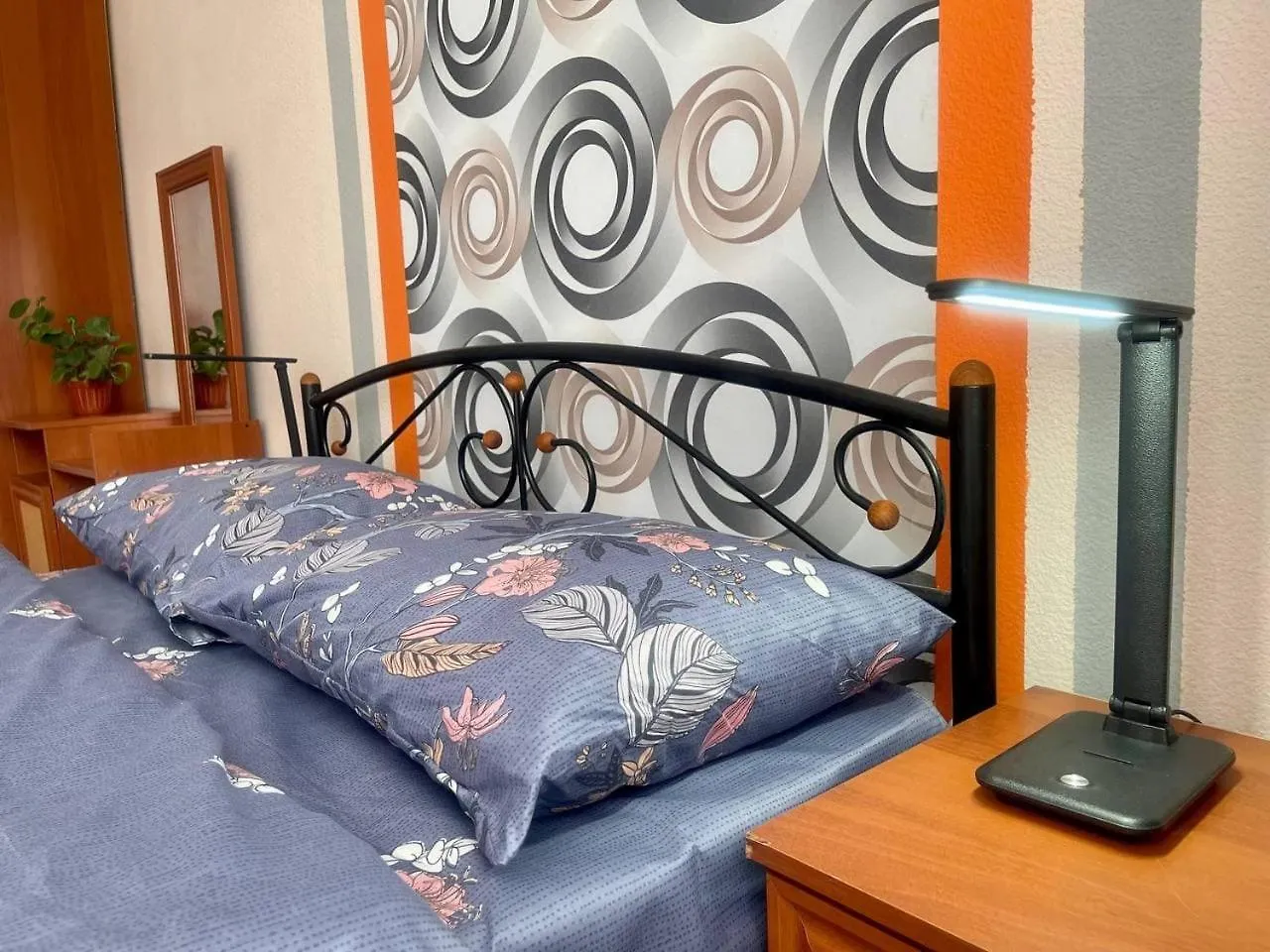 Uneed Rooms Sakvoiaj contacts
